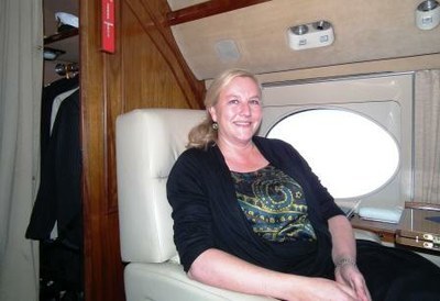 Ewa Björling i flygplan, ljus Ewa Björling i flygplan, ljus