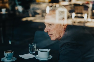 Stein Olav Henrichsen på kaffebar Stein Olav Henrichsen på kaffebar