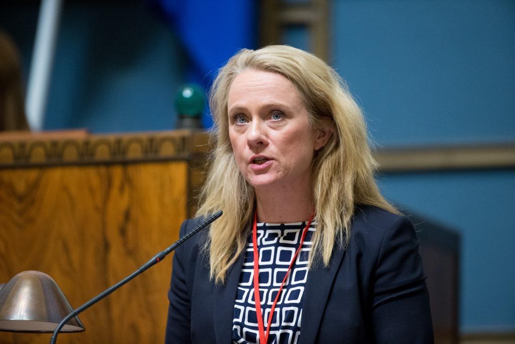 Anniken Hauglie, Helsingfors