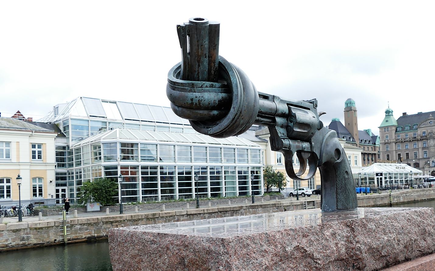 Carl Fredrik Reuterswärds skulptur