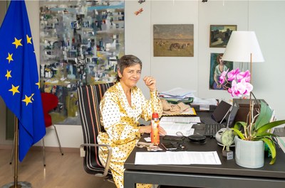 Margrethe Vestager på sitt kontor 