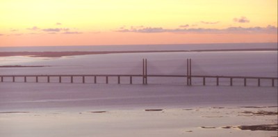 Öresundsbron i morgonljus
