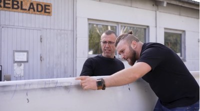 To grundere av Reblade