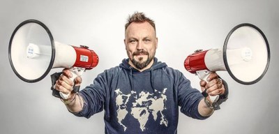 Finska entreprenörer med tydligt budskap om flyktingar Finska entreprenörer med tydligt budskap om flyktingar