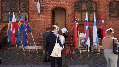 Väckarklocka för grannspråken Väckarklocka för grannspråken